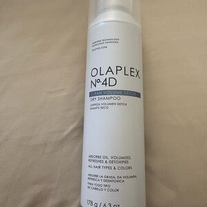 Olaplex No.4D Clean Volume Detox Dry Shampoo